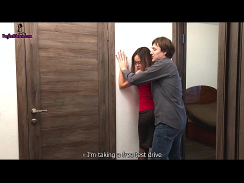 ❤️ سیکسی ریالټر د خپل اپارتمان د پلورلو په وخت کې د هغې بلی په احساساتي ډول ټکان کوي ​​او ټوکې کوي - کریمپای ❤️❌  په موږ