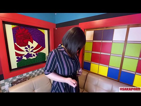 ❤️ د لویو شونډو سره جاپاني خوږه د جنسي لوبو سره مشت زنی کوي او یو orgasm لري. نوموړې په یوه مرکه کې د خپلې تجربې په اړه خبرې کوي. غټې شونډې او ویښتانې بلی په لوړ غږ چیغې کوي. اوساکاپورن ❤️❌  په موږ